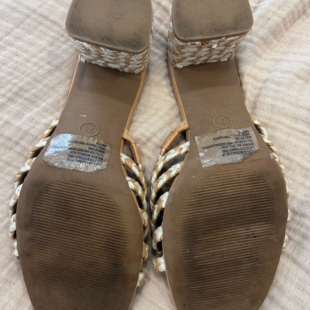 Universal Thread Woven Tan and Cream Mules. Size 7.5 - Picture 5 of 5